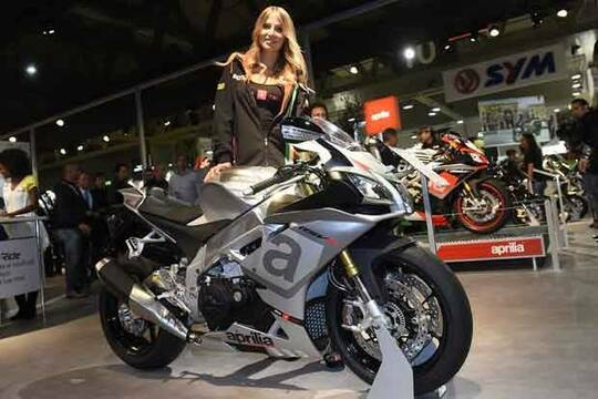 2014/12/04/md/400_aprilia_rsv4_rr.jpg