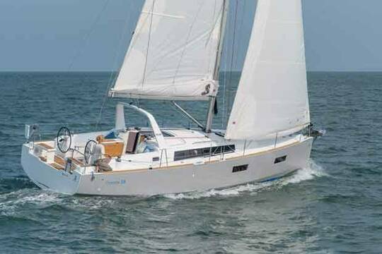 2014/12/08/md/598_beneteau_oceanis_38.jpg