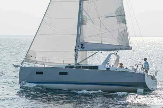 2014/12/08/md/599_beneteau_oceanis_38.jpg