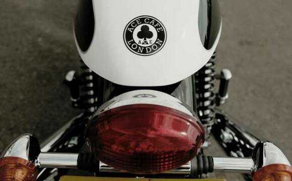 2015/01/18/md/1526_triumph_thruxton_ace.jpg