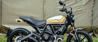 Ducati Scrambler en Wheels and Waves