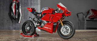 Ducati Panigale V4 R by LEGO