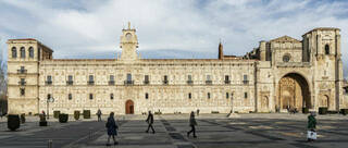 Reabre el Parador de León