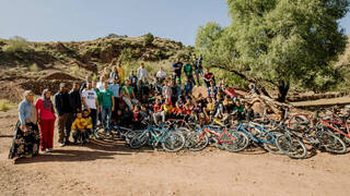 Skoda lleva bicis a aldeas de Marruecos