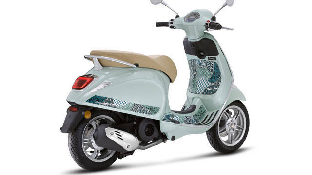 2024/07/11/md/44858_5-vespa-primevera-batik.jpg