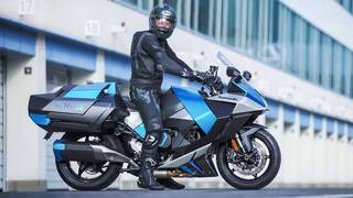 Kawasaki presenta la primera moto de hidrógeno