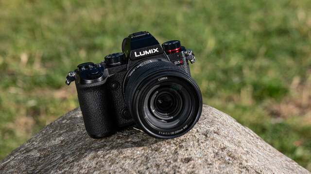 2024/10/14/md/45970_2-panasonic-lumix-s5d.jpg