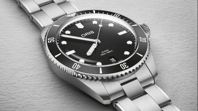 2024/10/31/md/46303_2-oris-divers-date.jpg