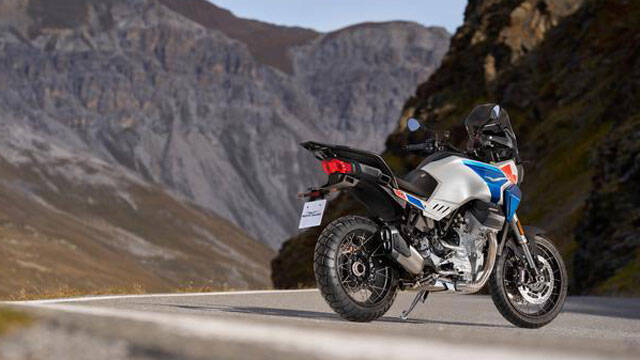 2024/11/13/md/46556_4-moto-g-stelvio-duecento.jpg